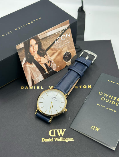 Montre analogique Daniel Wellington Bracelet Bleu Fond Blanc