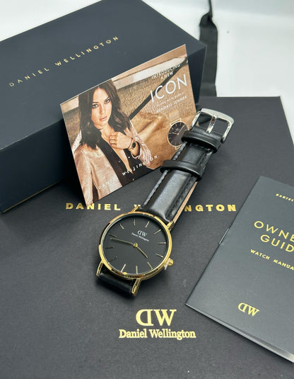 Montre analogique Daniel Wellington Bracelet Noir Fond Noir