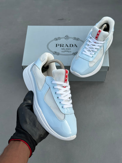 Baskets Prada America's Cup en cuir verni et tissu technique Bleu ciel Blanc
