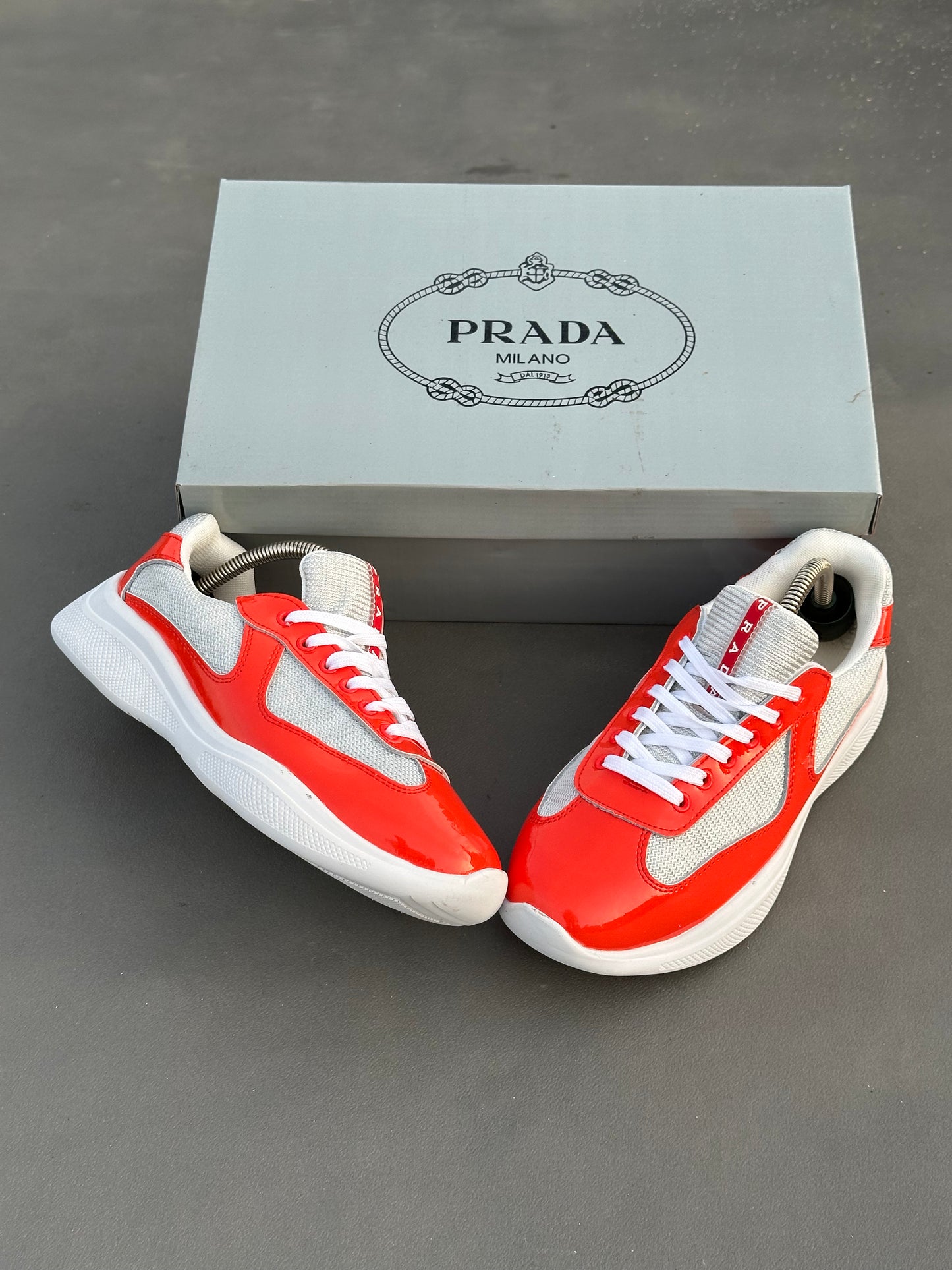 Baskets Prada America's Cup en cuir verni et tissu technique Rouge-Blanc