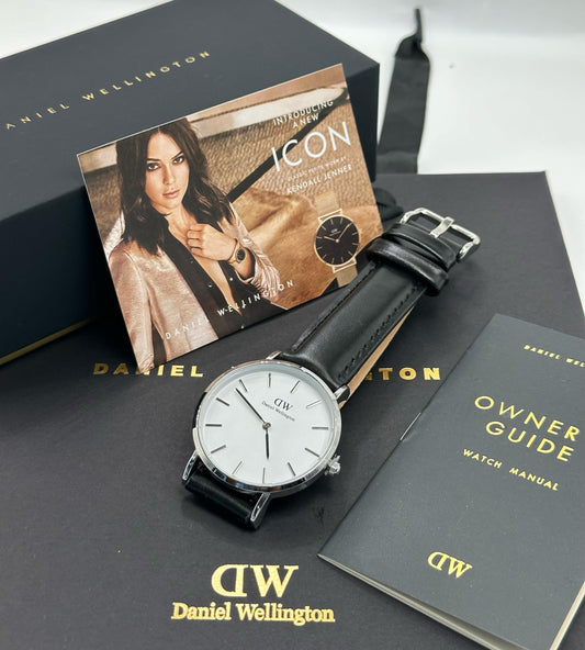 Montre analogique Daniel Wellington Bracelet Noir Fond Blanc