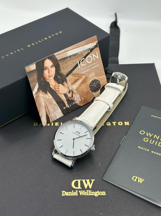 Montre analogique Daniel Wellington Bracelet Blanc Fond Blanc